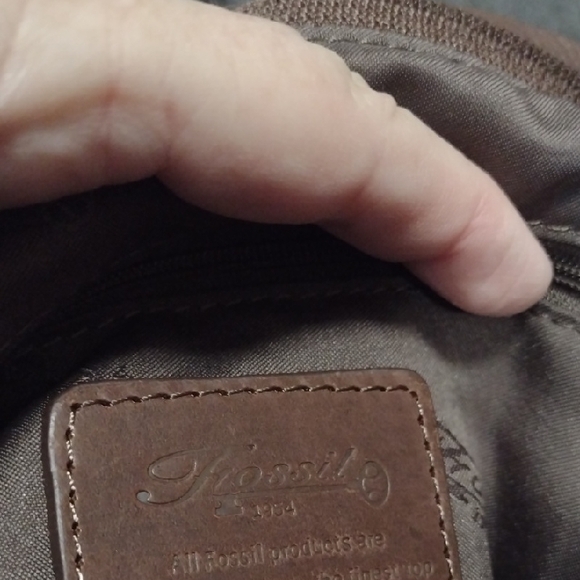 👜 Fossil Brown Leather Shoulder Bag with Textured Finish - Picture 2 of 10
